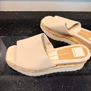 Dolce Vita Cream Slide Sz 7